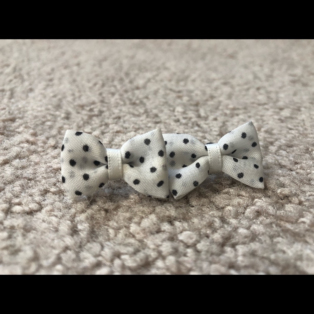 💃🏻 3 for $15 💃🏻 Bow Earrings